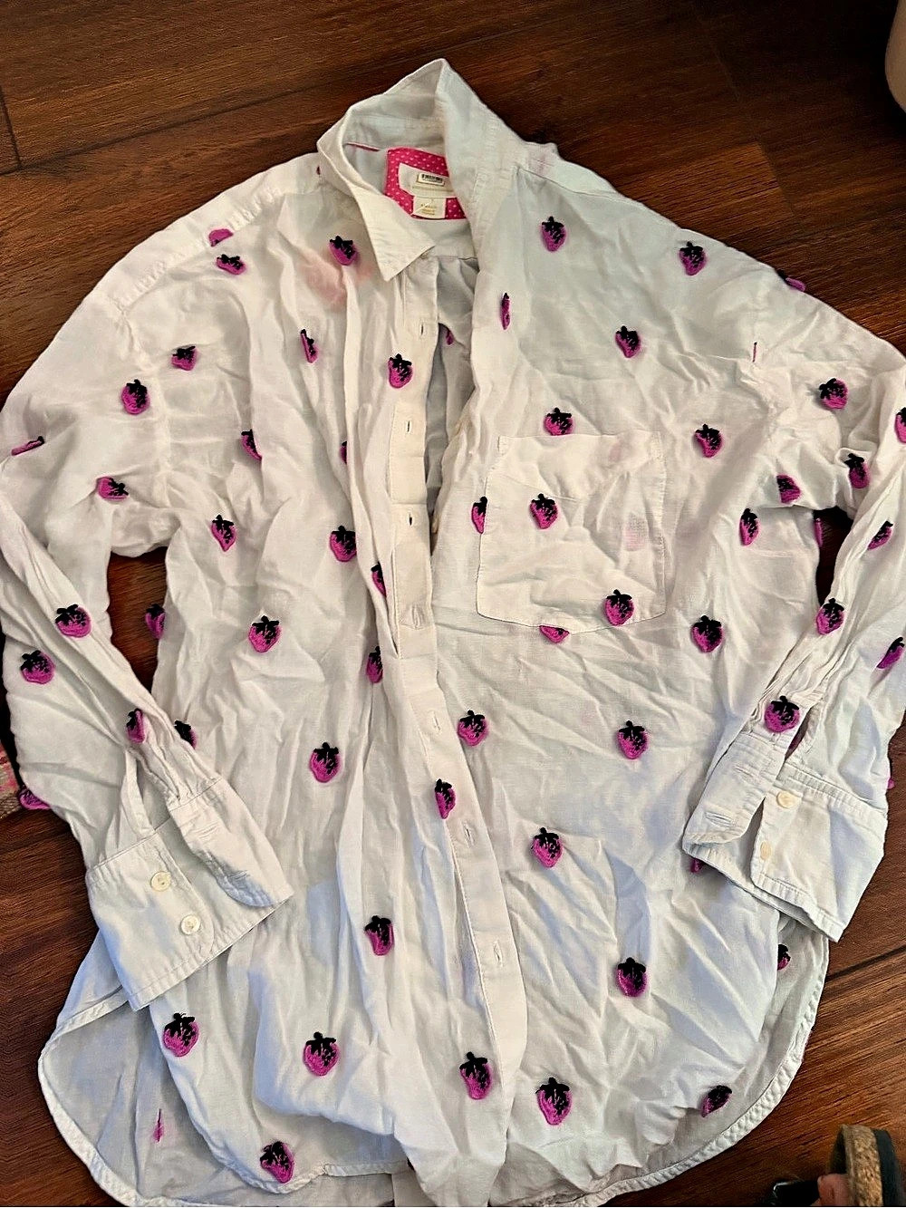 Anthropologie Maeve strawberry Button Down Shirt in White & Pink Size Small